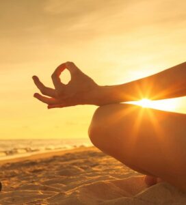 Strand yoga. beach yoga. mindfulness. meditation. vipassana . yoga.. havdyb.